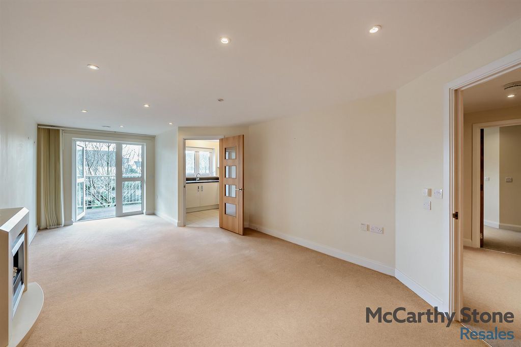 Property photo 2 of 21 Living Room