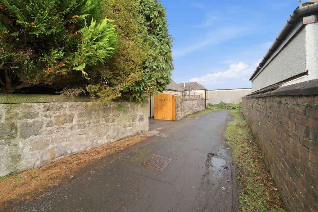 Property photo 2 of 48