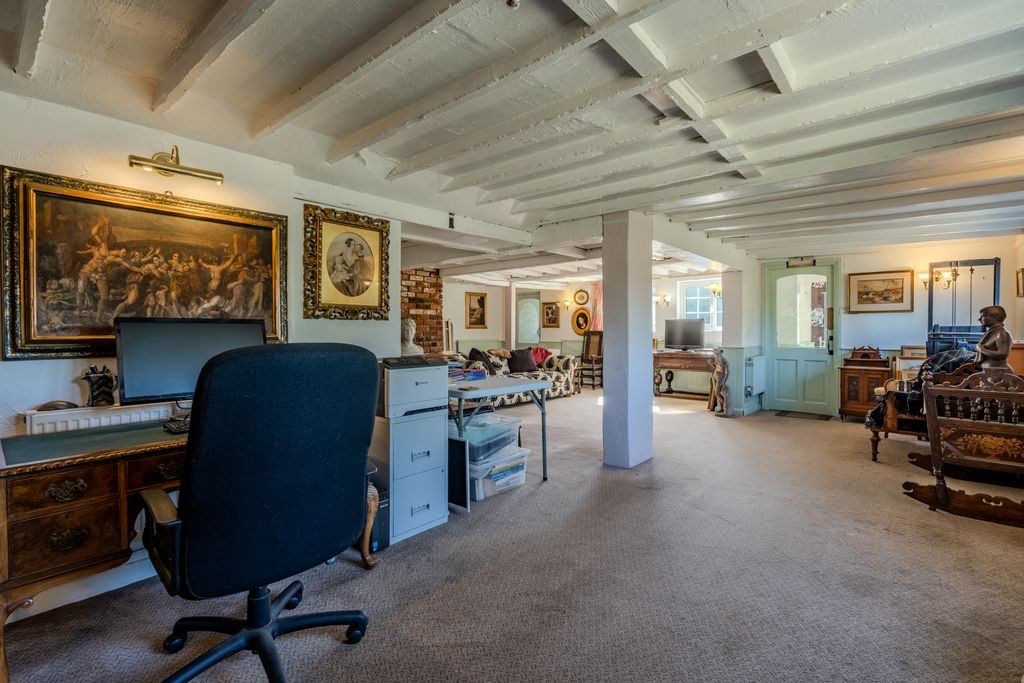 Property photo 2 of 31 Iq_00215-Hdr