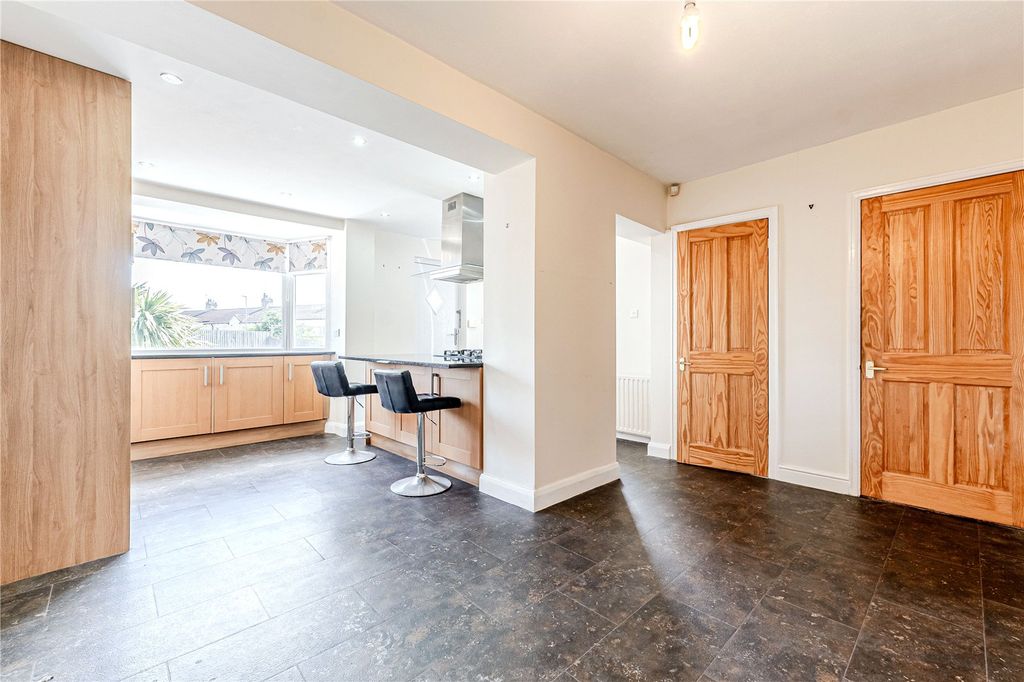 Property photo 2 of 15 Picture No. 04