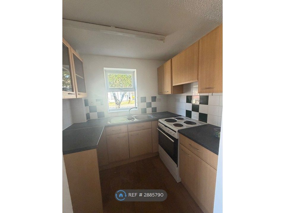 Property photo 2 of 6 Kitchen