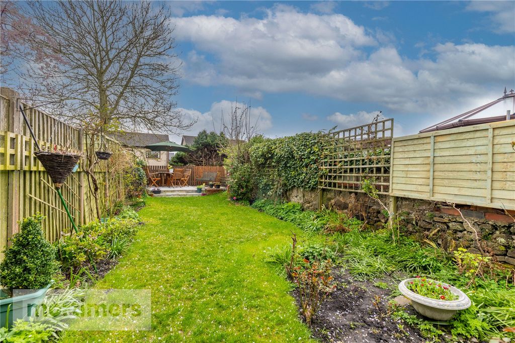 Property photo 3 of 17 Garden