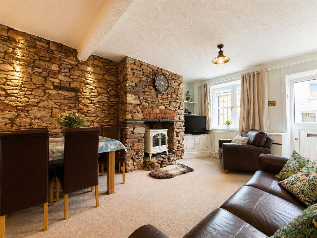 Property photo 3 of 12 Living Room.Png