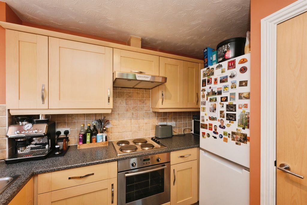 Property photo 2 of 24