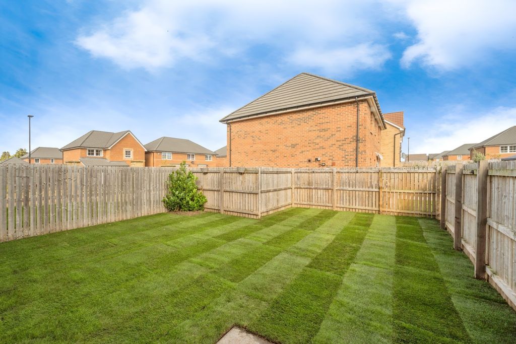 Property photo 2 of 17 Garden