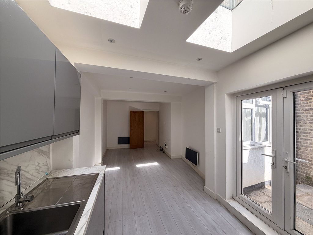 Property photo 3 of 10 Picture No. 01