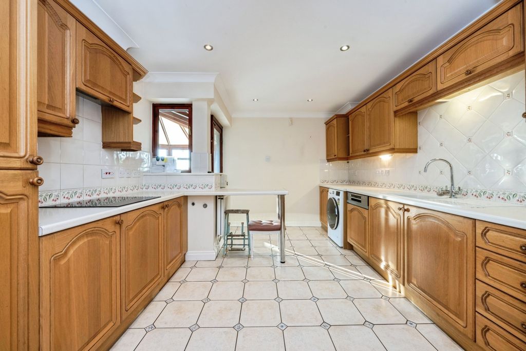 Property photo 3 of 17 Photo