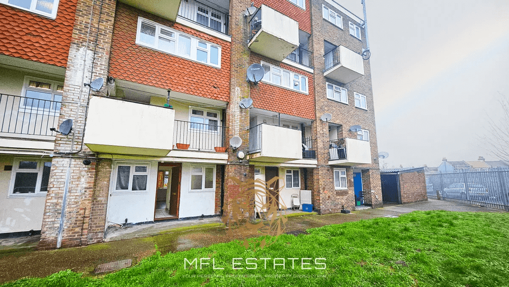 Property photo 1 of 9 Wisbeach Road, Croydon Cr0 2Ly