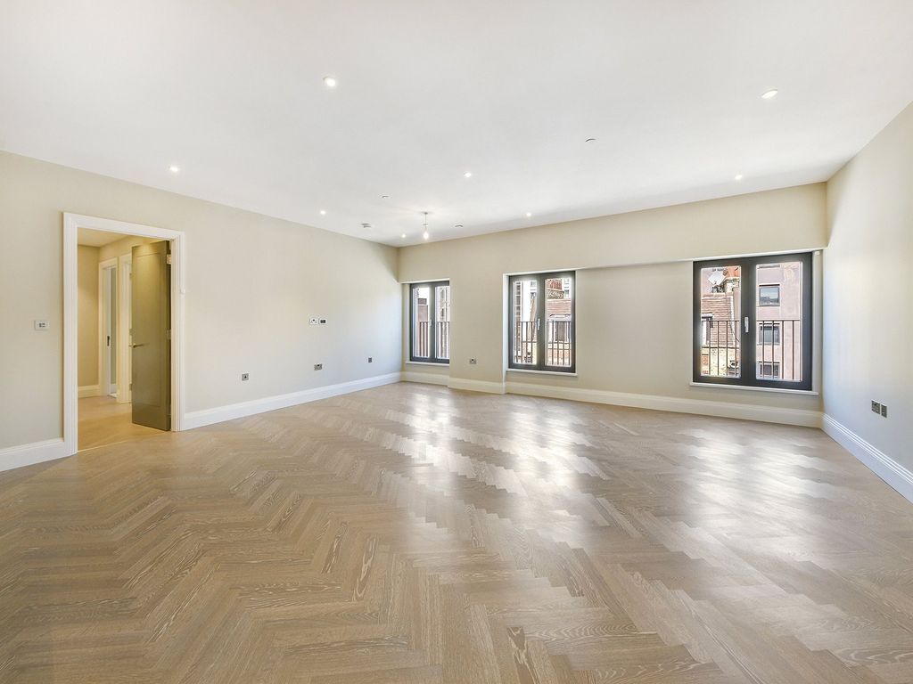 Property photo 3 of 18 Marylebone Mansions