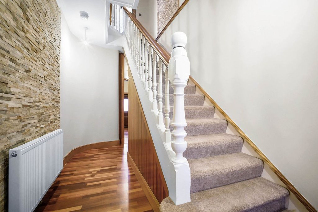 Property photo 2 of 24