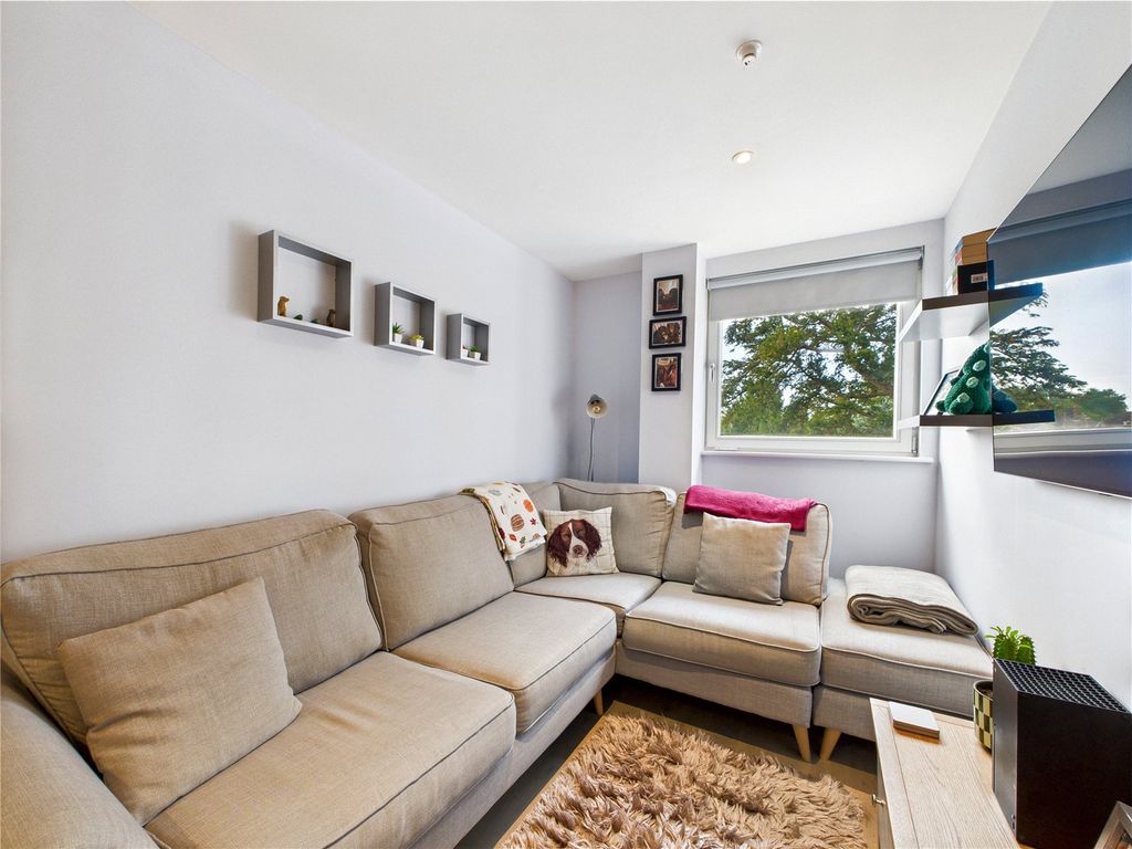 Property photo 3 of 10 3 - Image