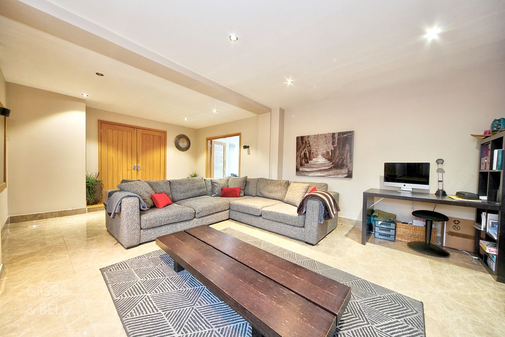 Additional image 7 of 4 bed detached house for saleOld Bedford Road, Luton, Bedfordshire LU2