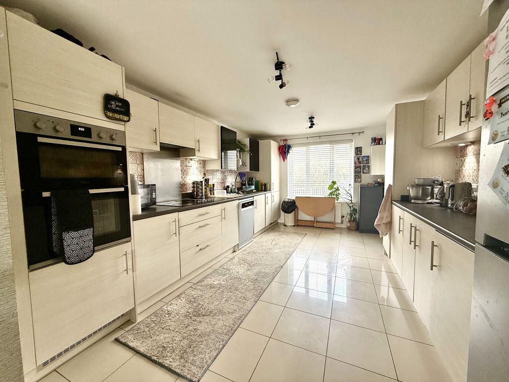 Property photo 2 of 20 Kitchen