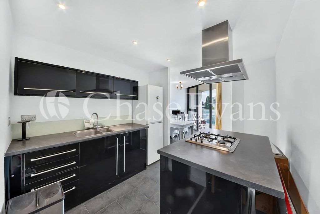 Property photo 2 of 10 Kitchen