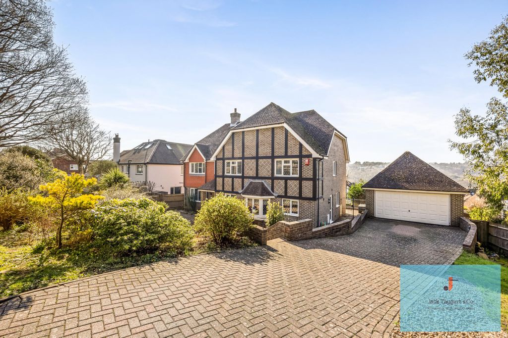 Property photo 1 of 22 Front (Exterior)