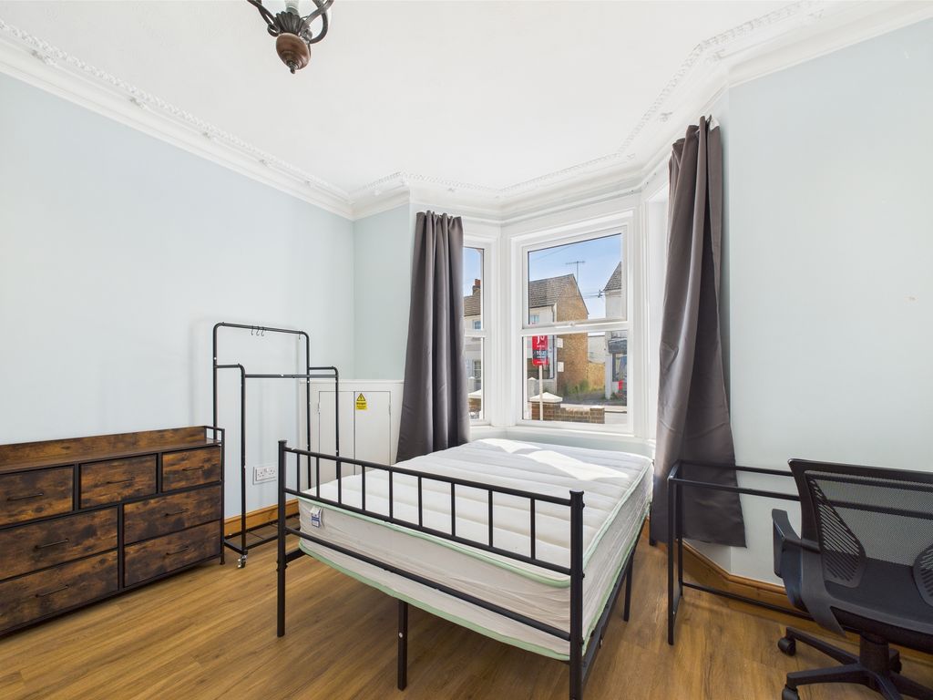 Property photo 3 of 10 Cam03519G0-Pr0278-Still004