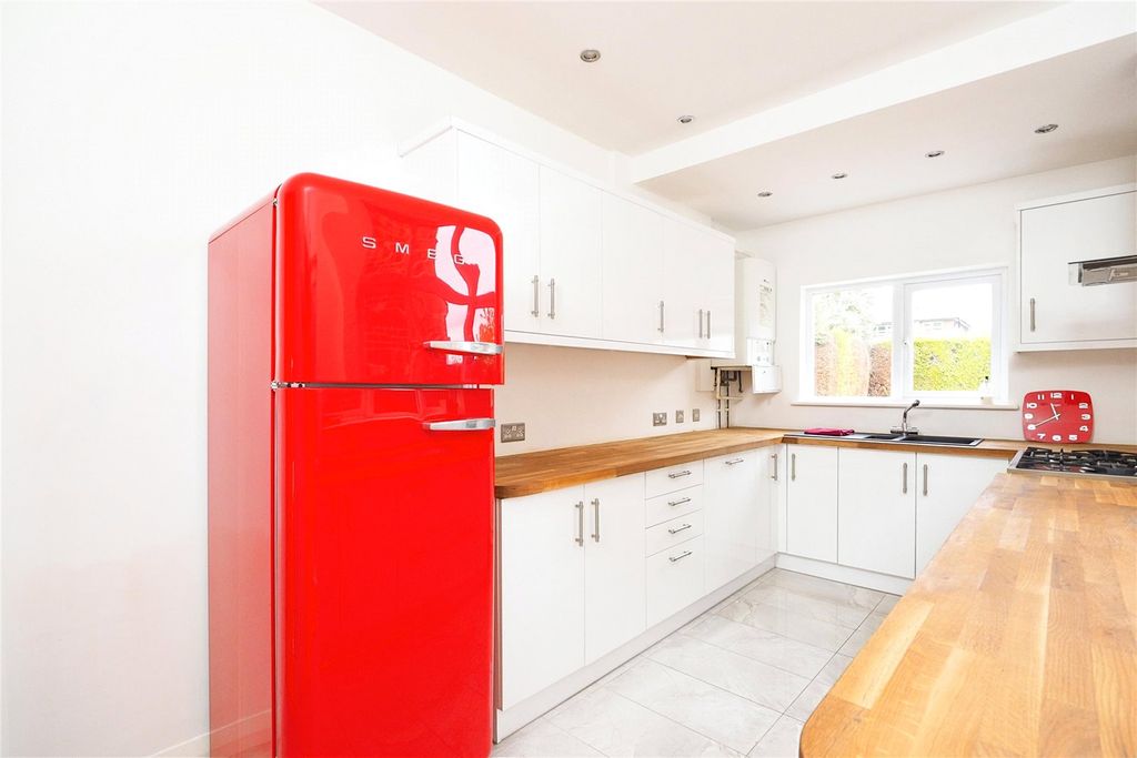 Property photo 3 of 14 Kitchen