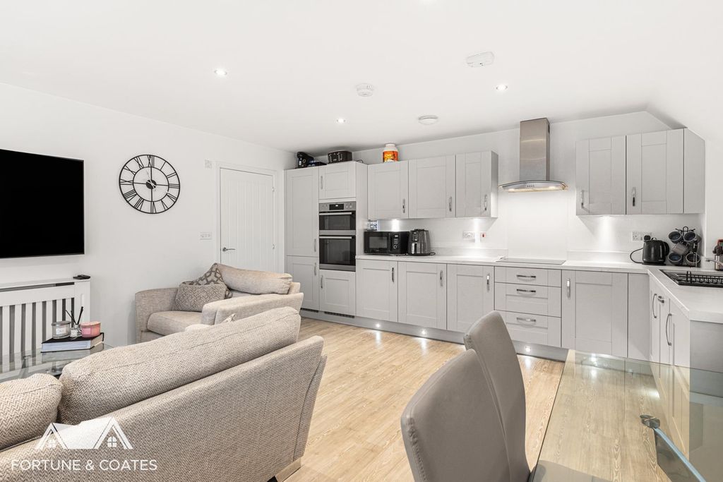 Property photo 3 of 19 Kingfisherway_11.Jpg