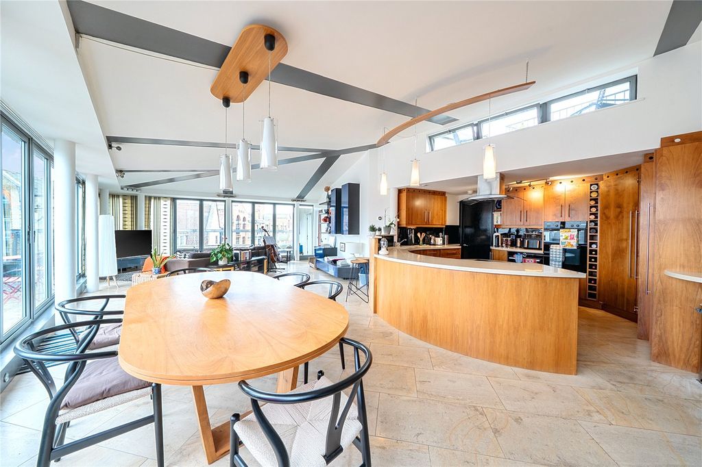 Property photo 1 of 24 Reception/Kitchen