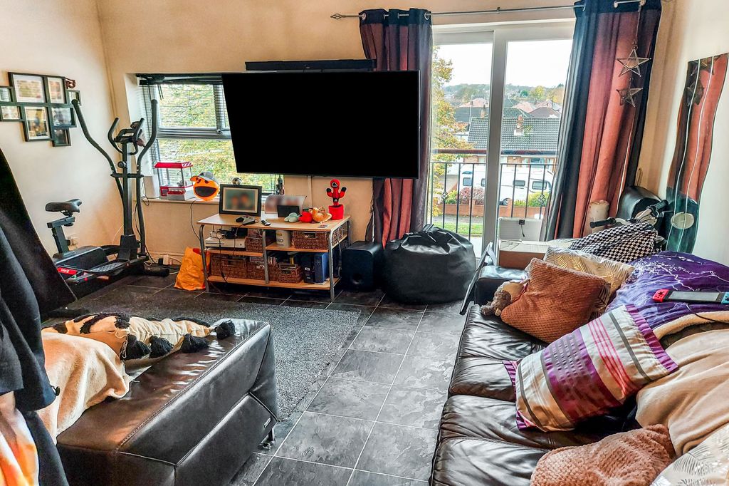 Property photo 2 of 8 Apartment 16 Springfield Court, Amersall Road, Doncaster, South Yorkshire, Dn5 9Ln