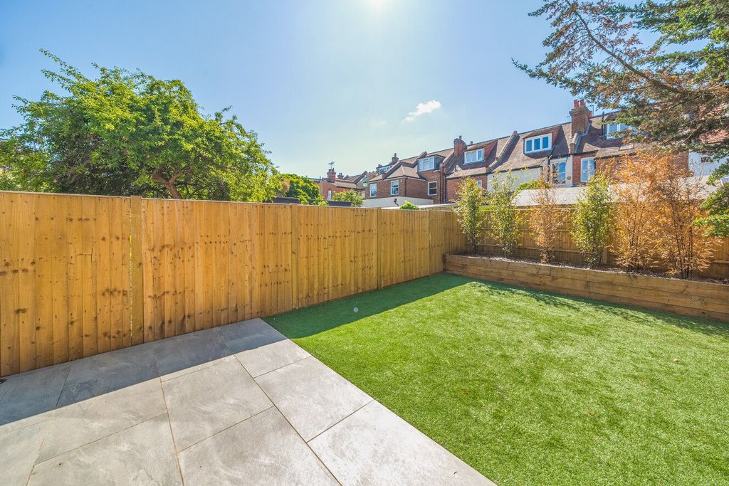 Property photo 3 of 19 Picture No. 02