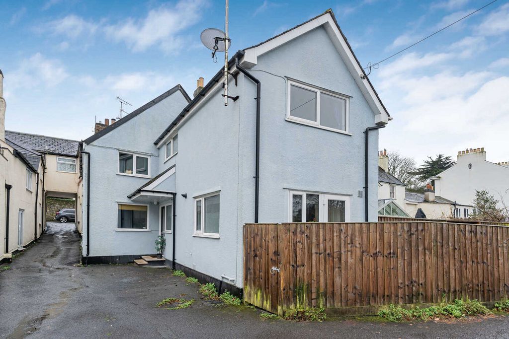 Property photo 2 of 16