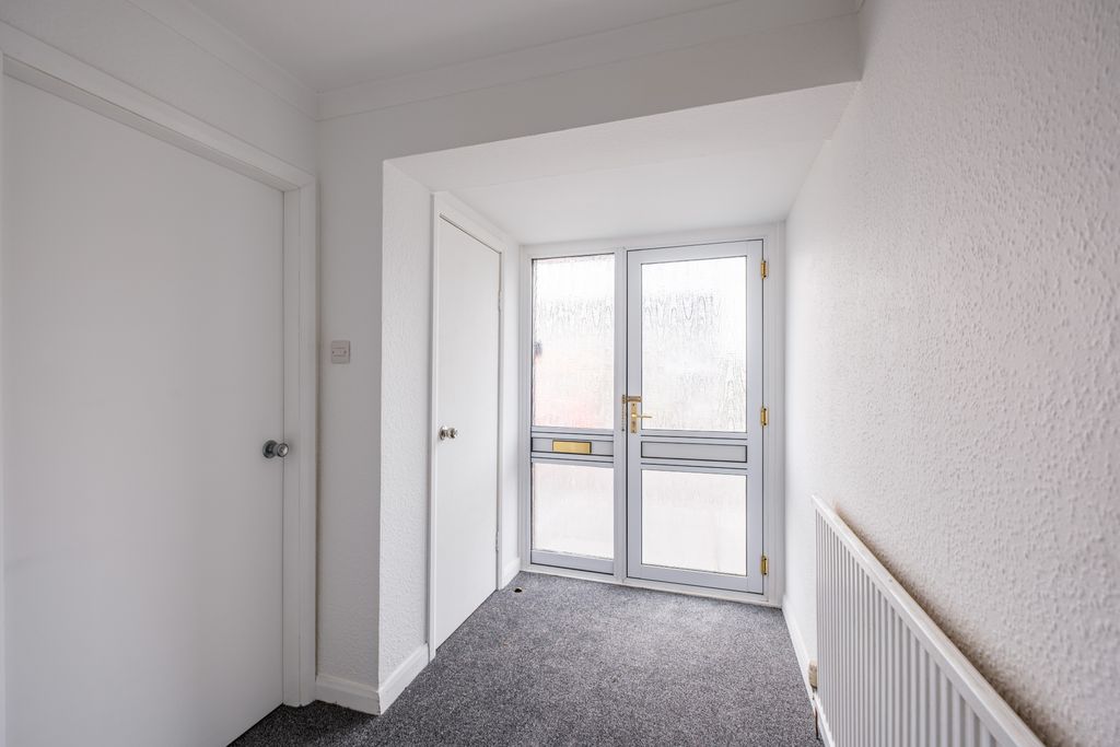 Property photo 2 of 39