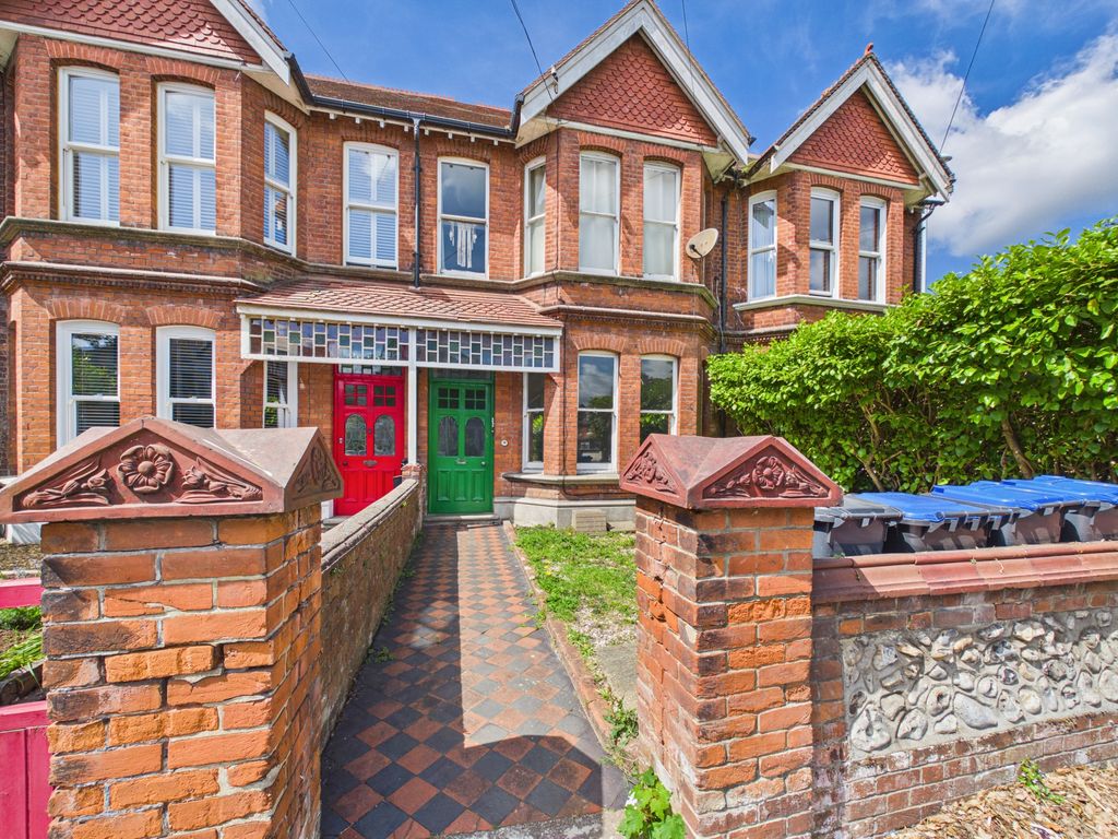 Property photo 1 of 7 External