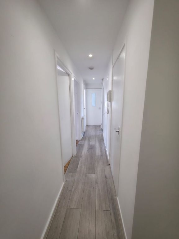 Property photo 1 of 15 2 Bed Flat To Rent Whitchurch Avenue, Edgware Ha8