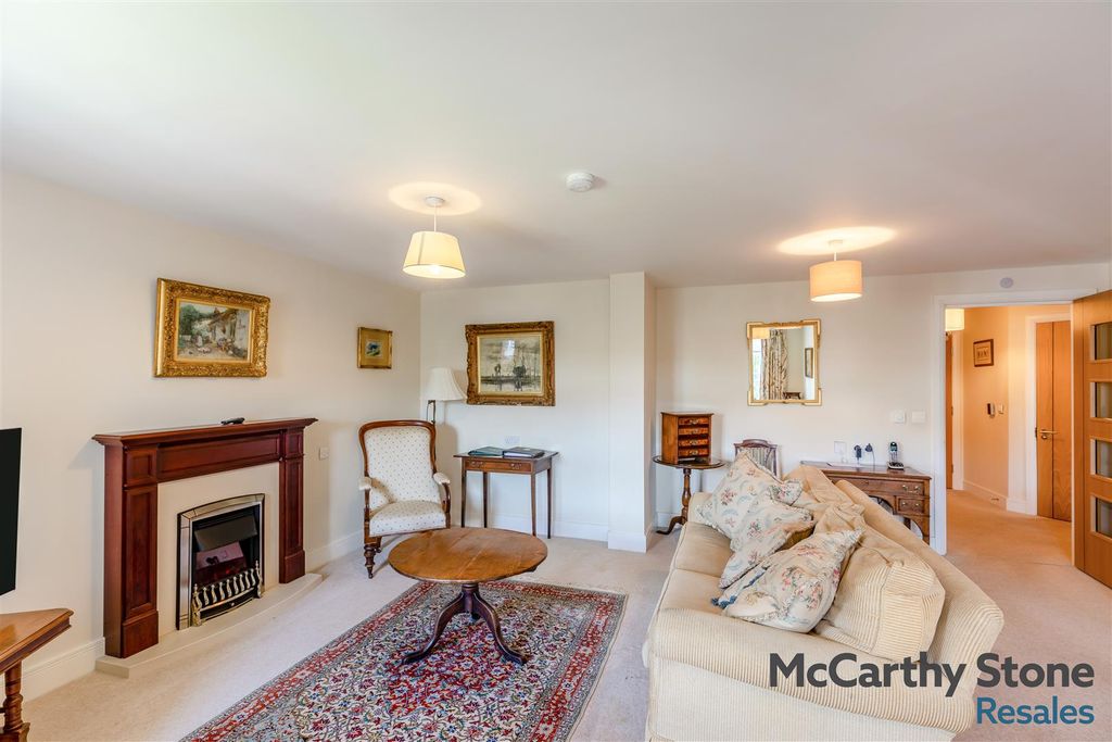 Property photo 2 of 20 8695472-Interior08.Jpg