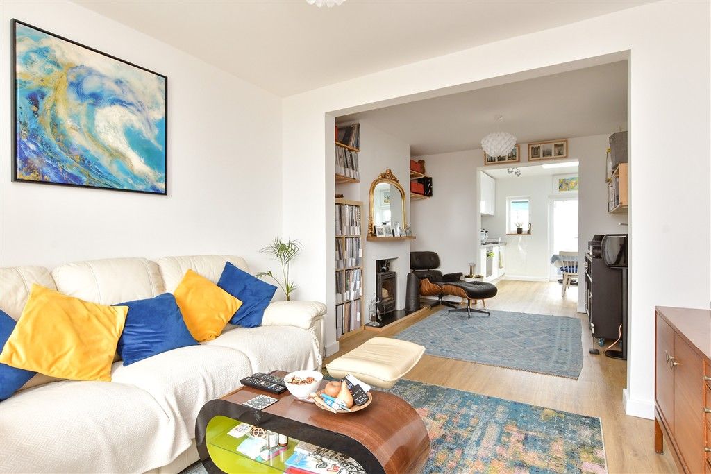 Property photo 3 of 20 Lounge