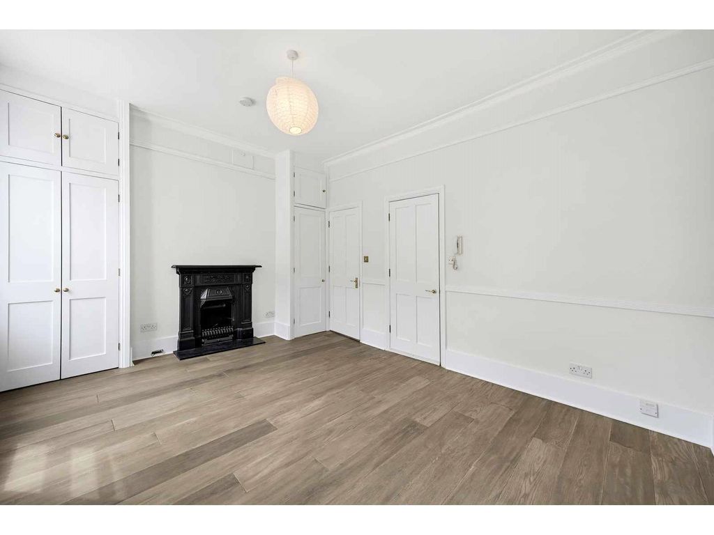 Property photo 3 of 14 Monmouth Street