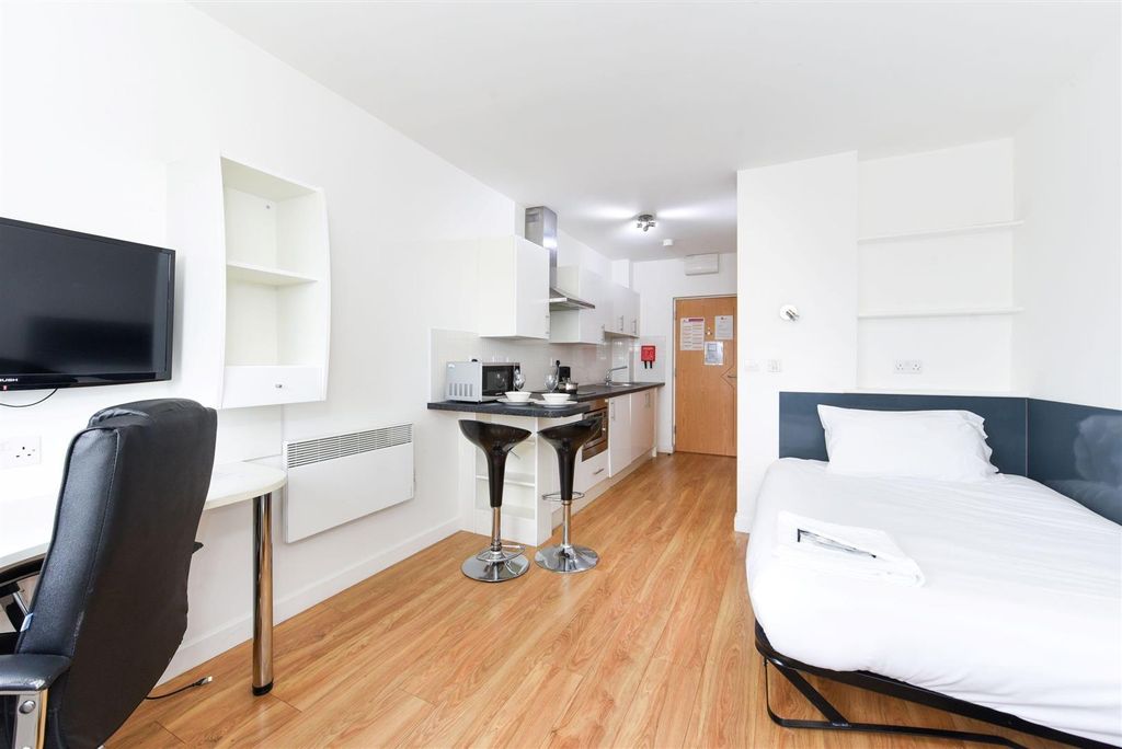Property photo 1 of 31