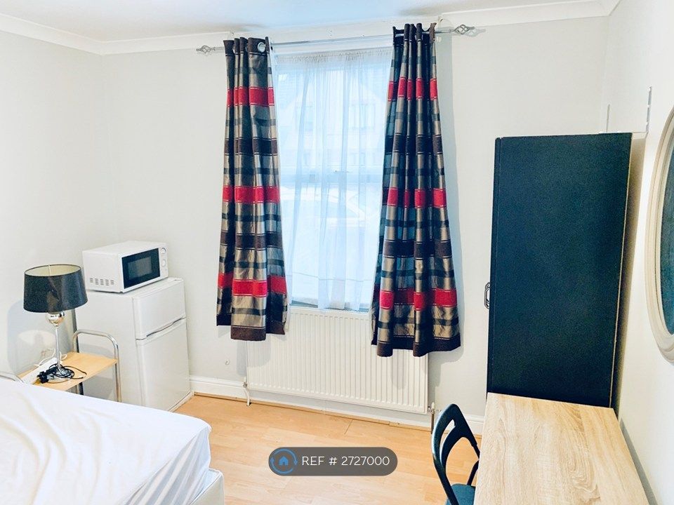 Property photo 3 of 10 Bedroom 1