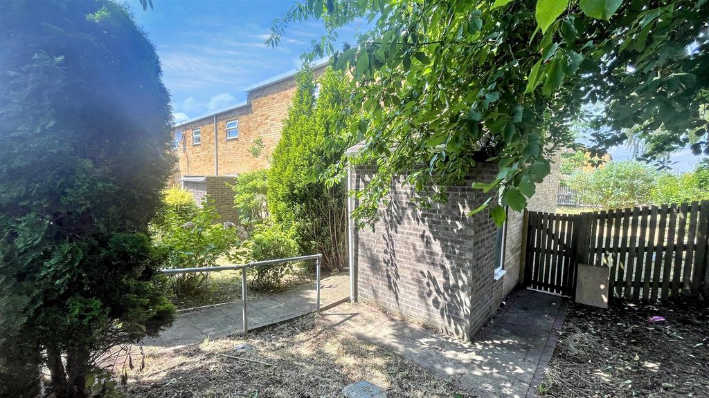 Property photo 1 of 15 Approach