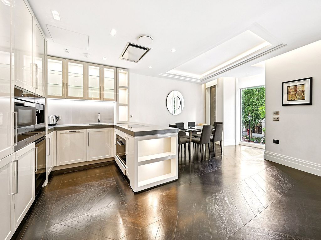 Property photo 2 of 15 Clement House