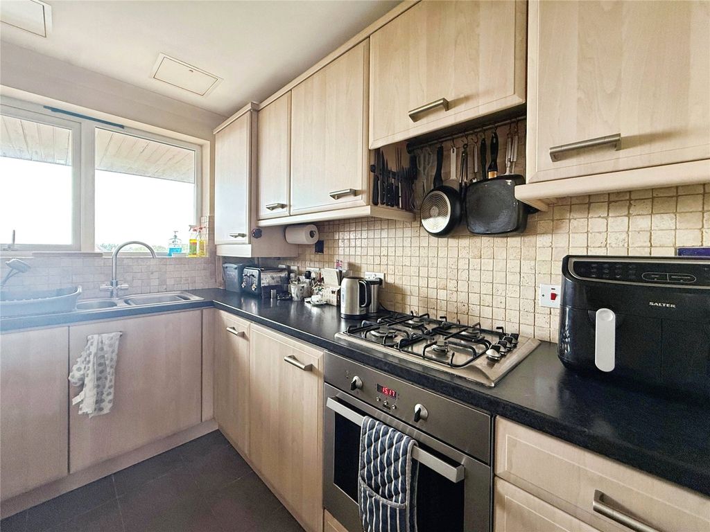 Property photo 3 of 9 Kitchen