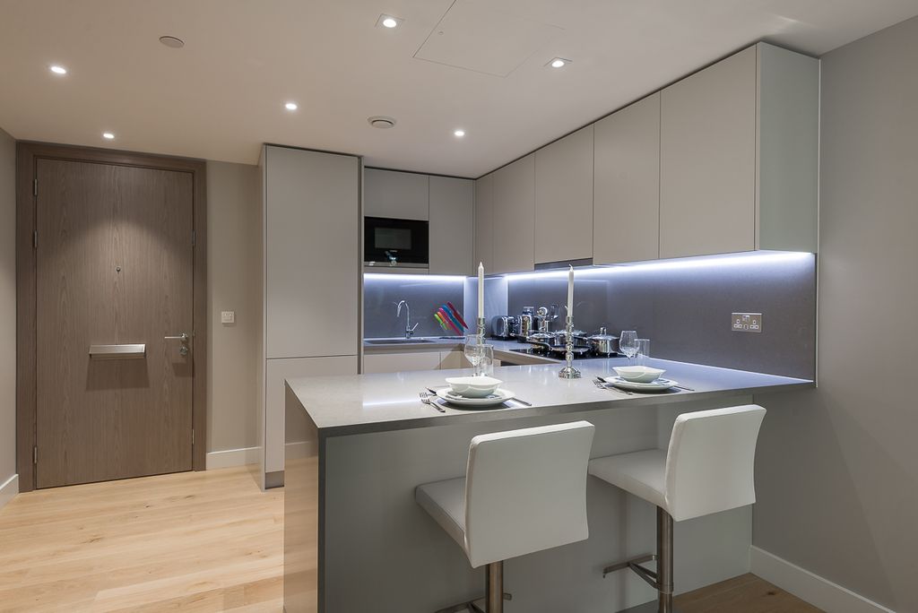 Property photo 3 of 17 Fitted Kitchen