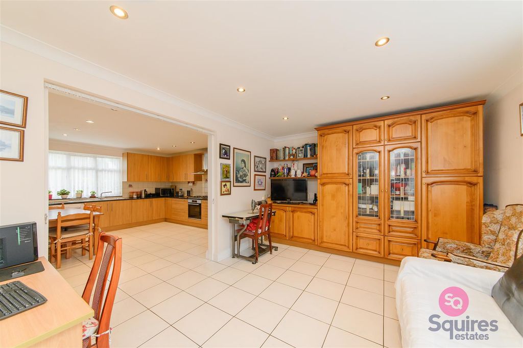 Property photo 2 of 29