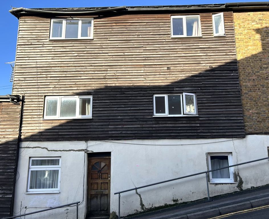 Property photo 1 of 6