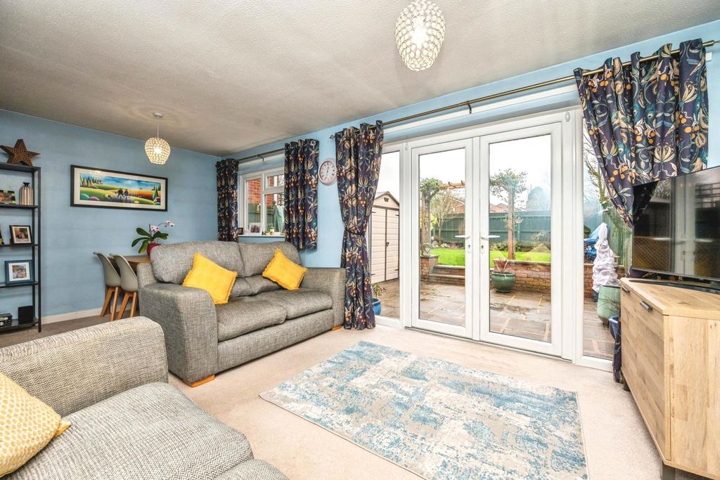 Property photo 2 of 20 Living Room