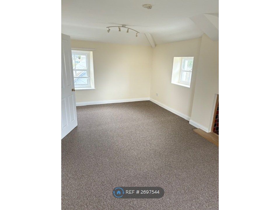 Property photo 2 of 14 Lounge