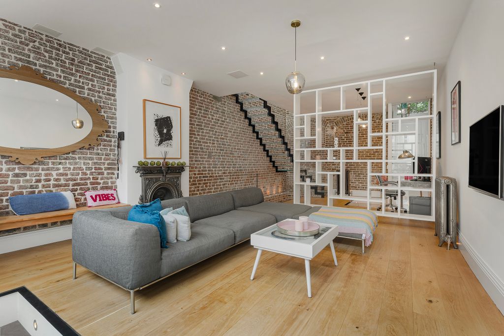 Property photo 3 of 17