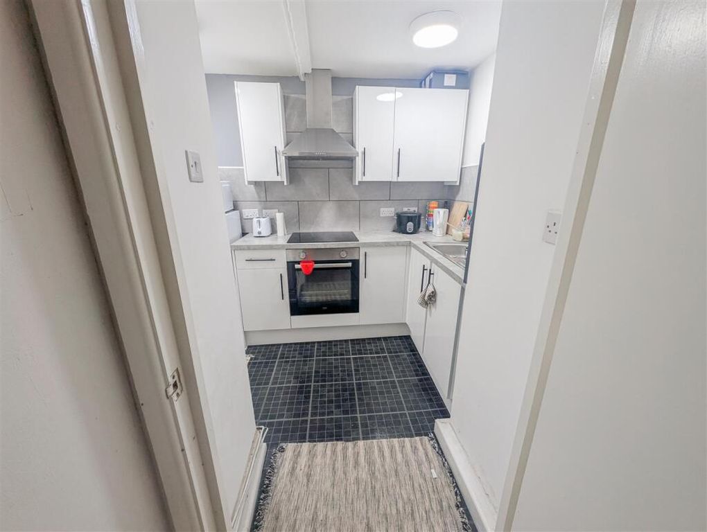 Property photo 2 of 32