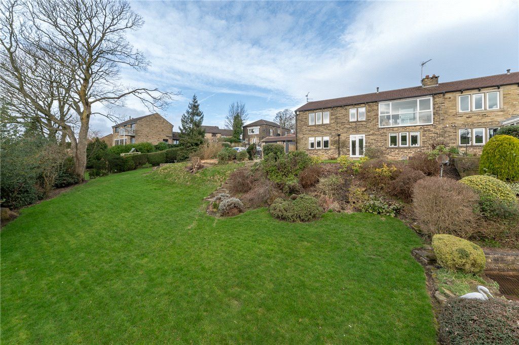 Property photo 1 of 30 Westfield Mews