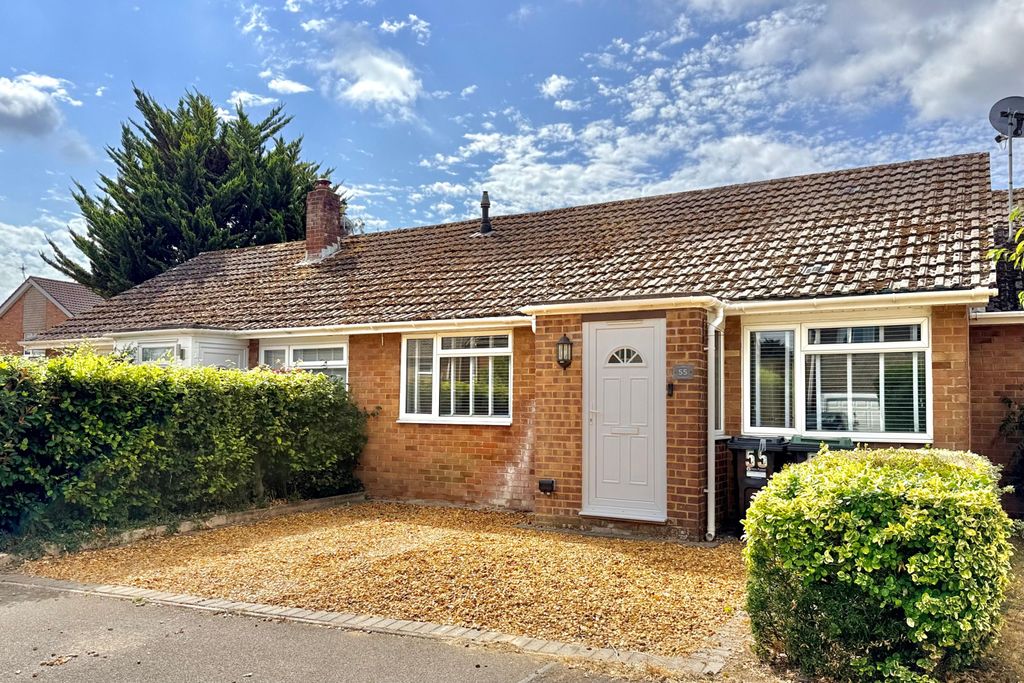 Property photo 1 of 15 2 Bedroom Terraced Bungalow