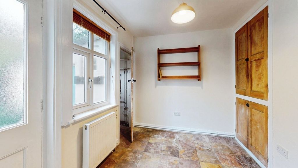 Property photo 3 of 10 Pbox-Img.Jpg