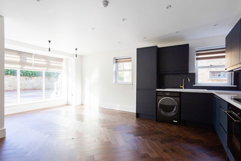 Property photo 2 of 10 274A Woodstock Ro...