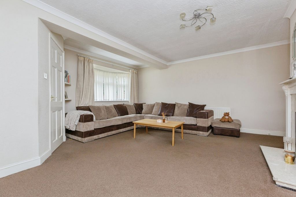 Property photo 2 of 17 Photo