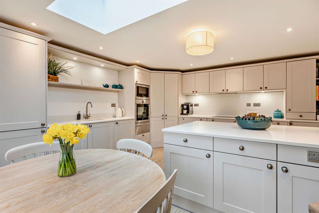 Property photo 3 of 21